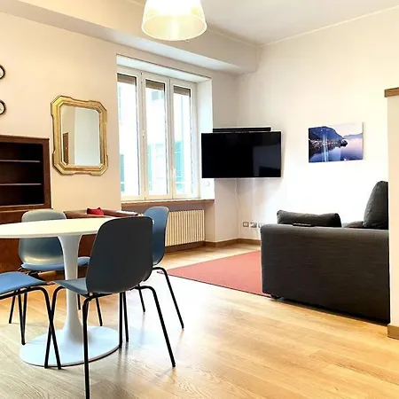 Modern In Historic Center Апартаменты