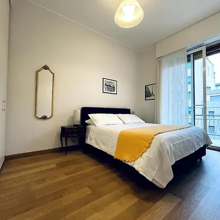 Modern In Historic Center Daire