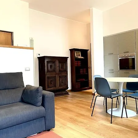 Апартаменты Modern In Historic Center